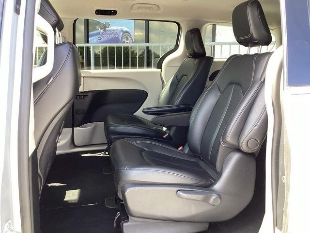 Chrysler Pacifica Hybrid  2023