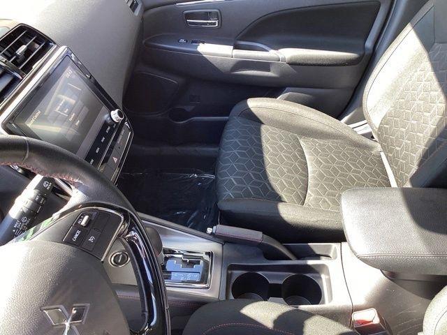 Mitsubishi Outlander Sport  2025