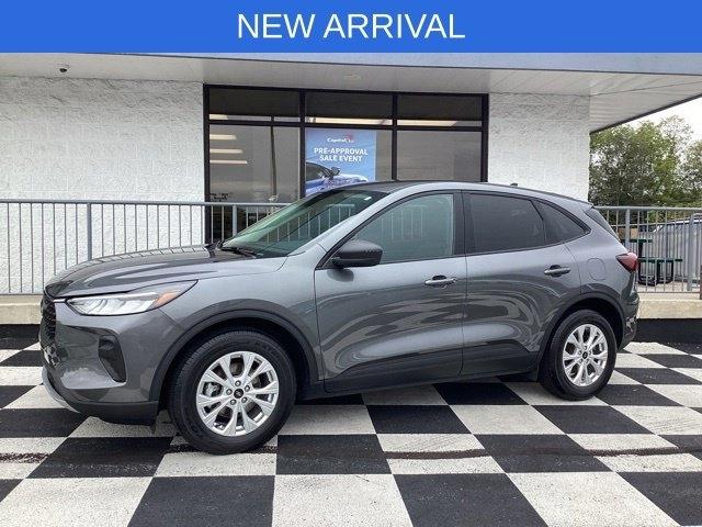 Ford Escape photo 2