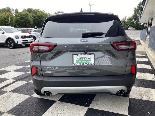 Ford Escape photo 8