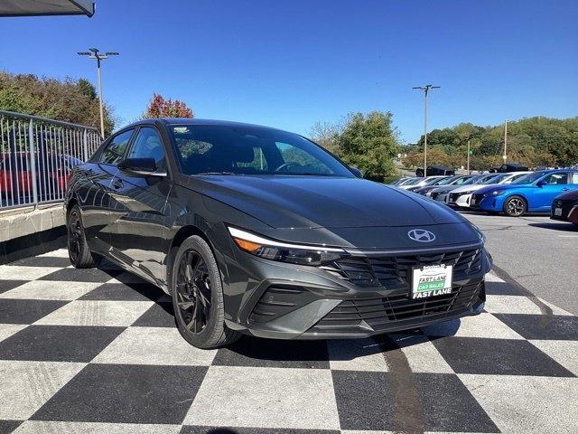Hyundai Elantra photo 4