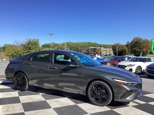 Hyundai Elantra photo 5