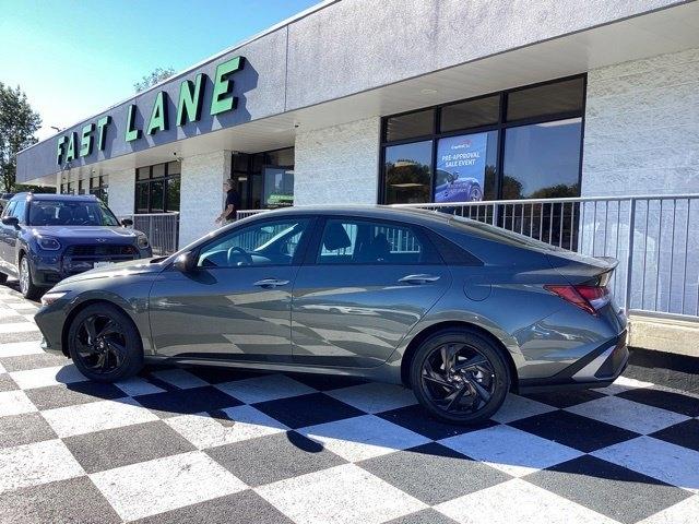 Hyundai Elantra photo 7