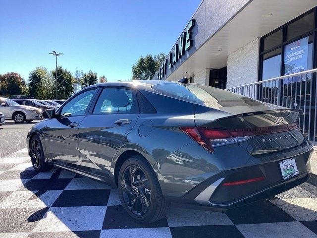 Hyundai Elantra photo 8