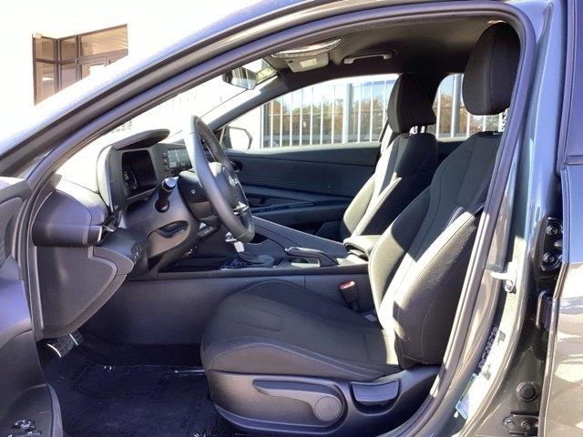 Hyundai Elantra photo 25