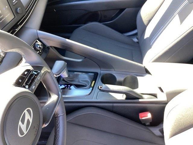 Hyundai Elantra photo 26