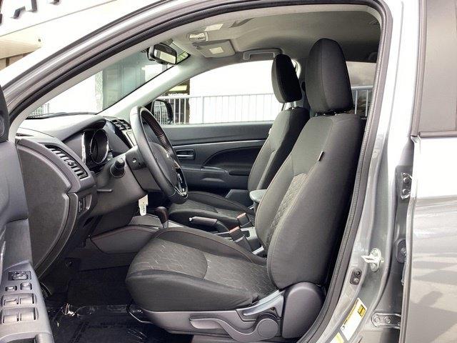 Mitsubishi Outlander Sport  2025