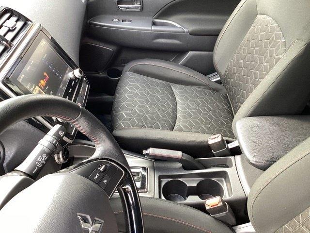 Mitsubishi Outlander Sport  2025