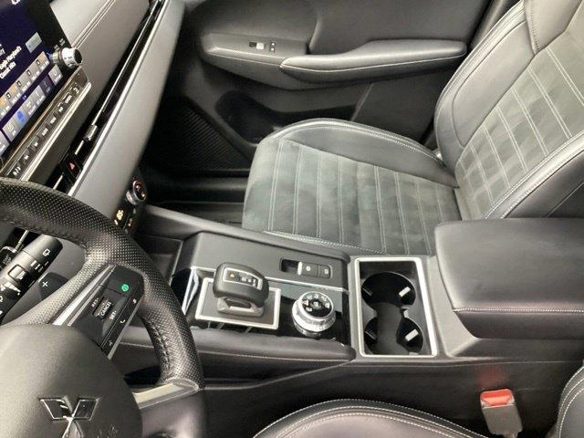 Mitsubishi Outlander  2024