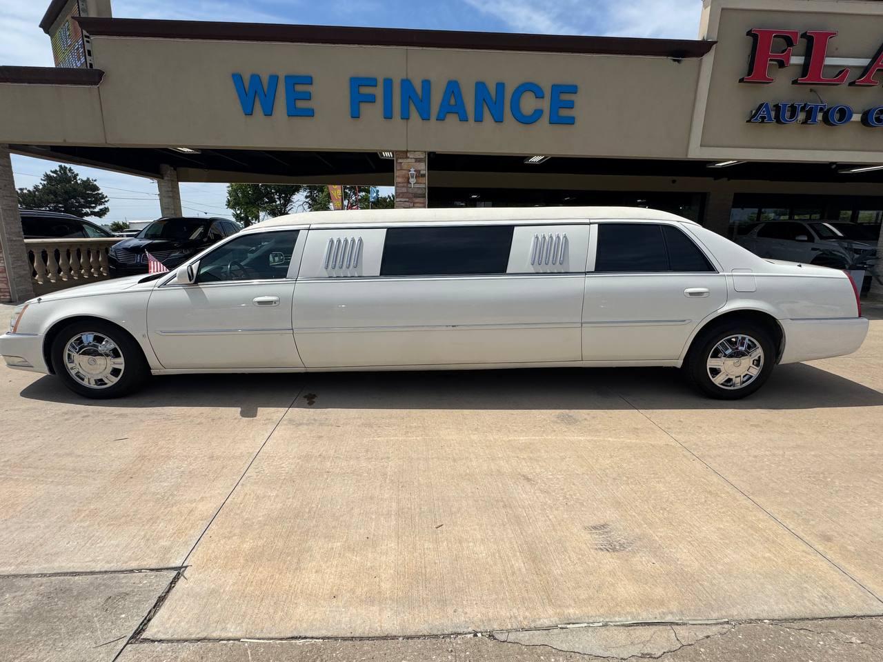 Cadillac DTS Professional 4dr Sdn Limousine 2009