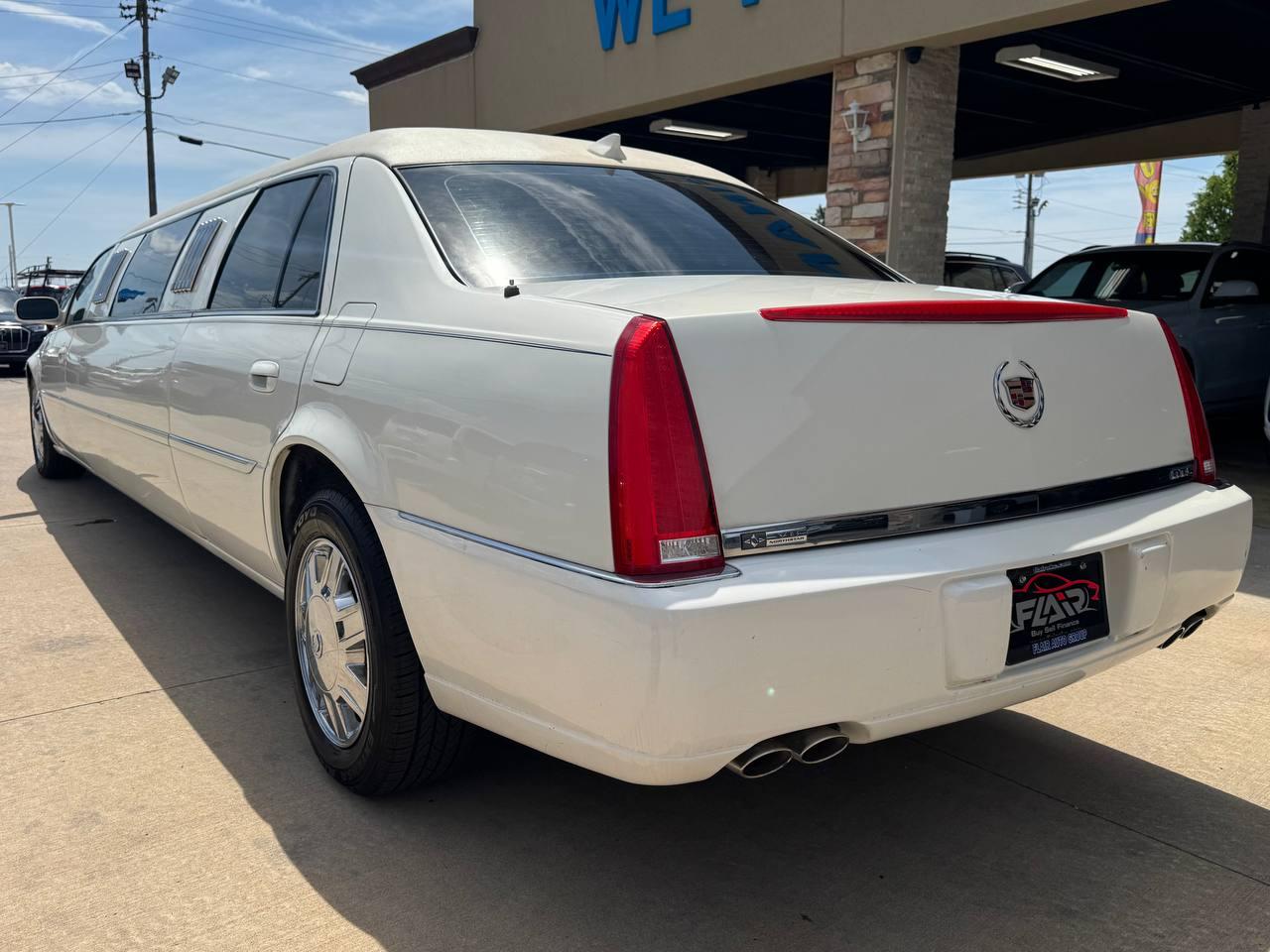 Cadillac DTS Professional 4dr Sdn Limousine 2009