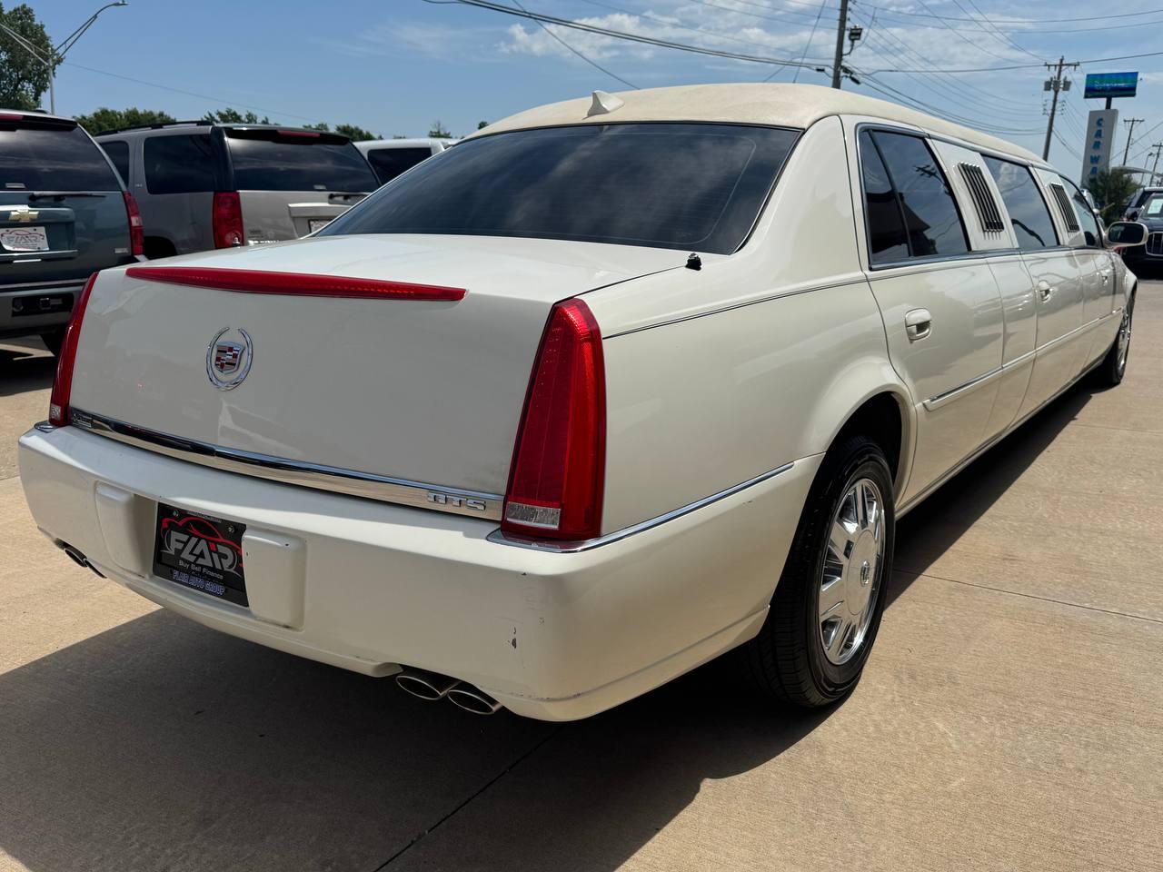 Cadillac DTS Professional 4dr Sdn Limousine 2009