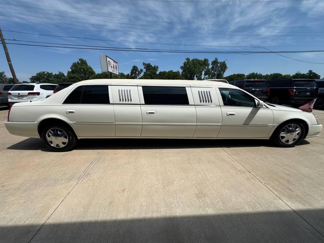Cadillac DTS Professional 4dr Sdn Limousine 2009