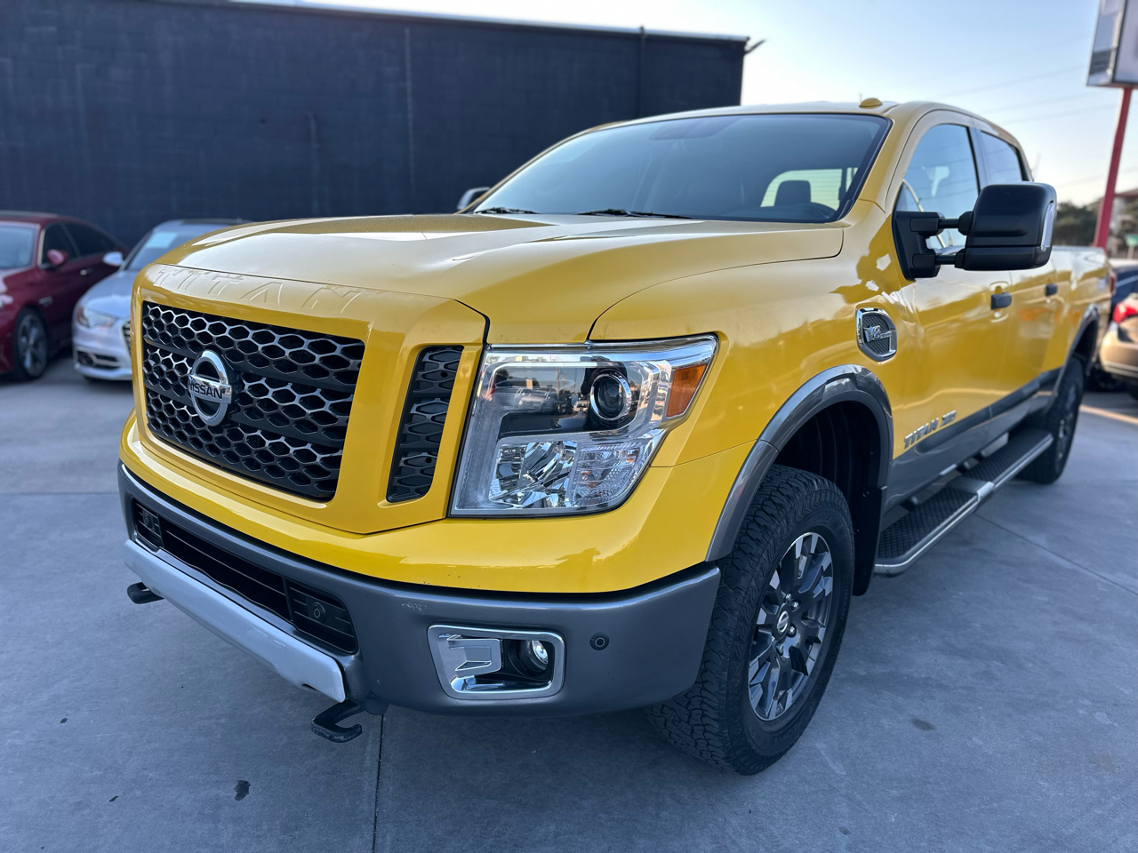 2016 Nissan Titan PRO-4X photo 3