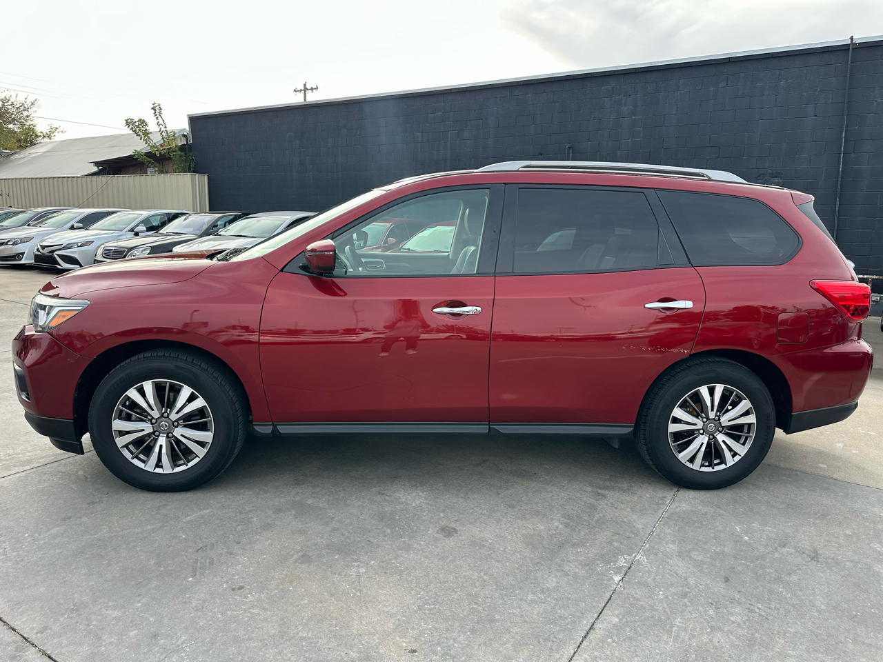Nissan Pathfinder FWD SV 2019 Nissan Pathfinder FWD SV 2019