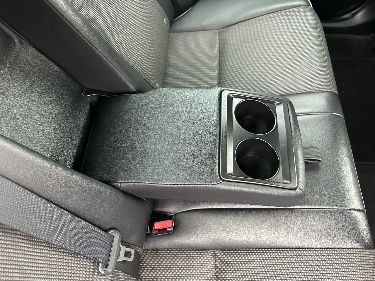 Toyota Corolla 4dr Sdn Auto L (Natl) 2016 Toyota Corolla 4dr Sdn Auto L (Natl) 2016
