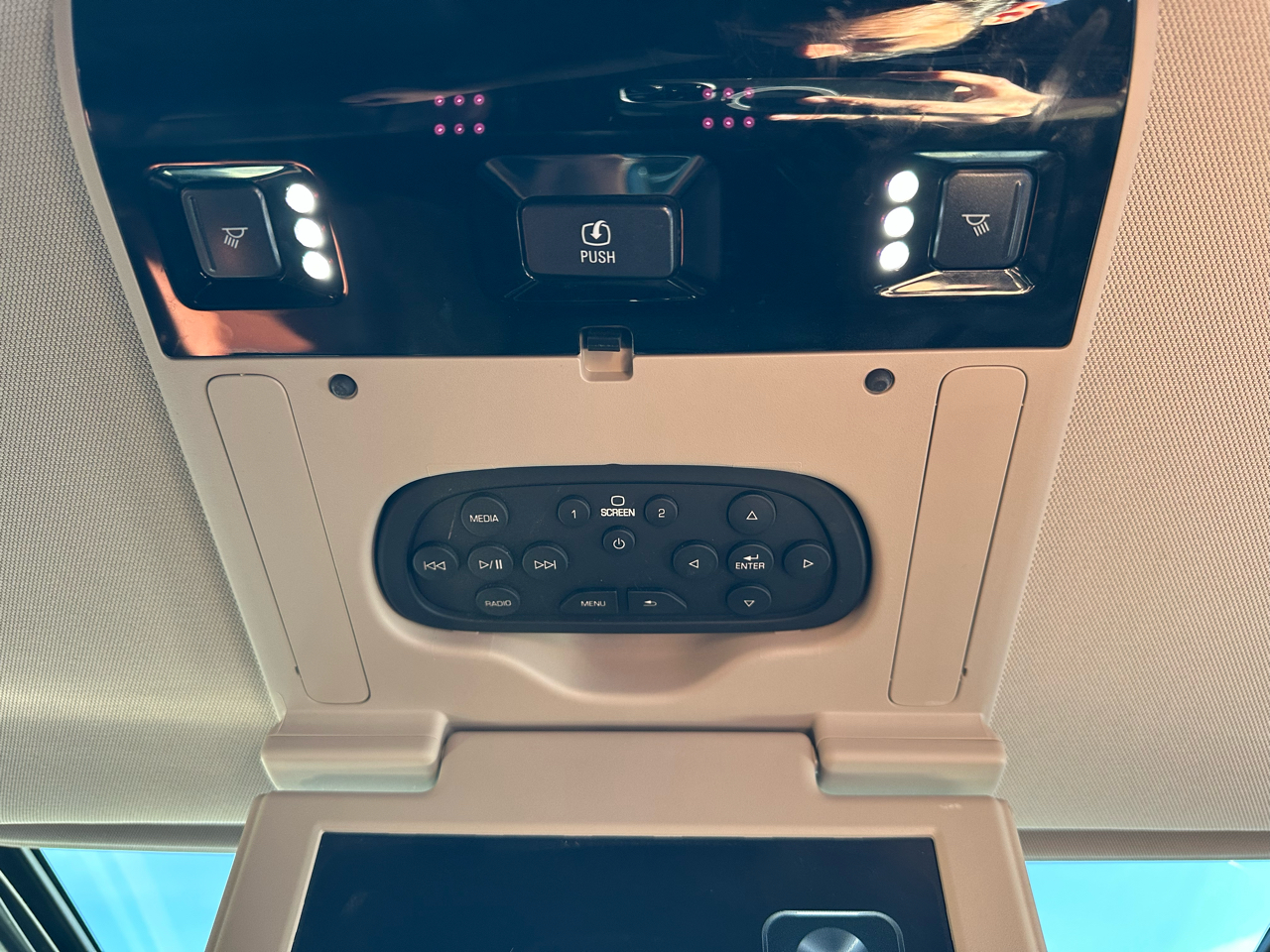 Chevrolet Tahoe 2WD 4dr Premier 2018 Chevrolet Tahoe 2WD 4dr Premier 2018