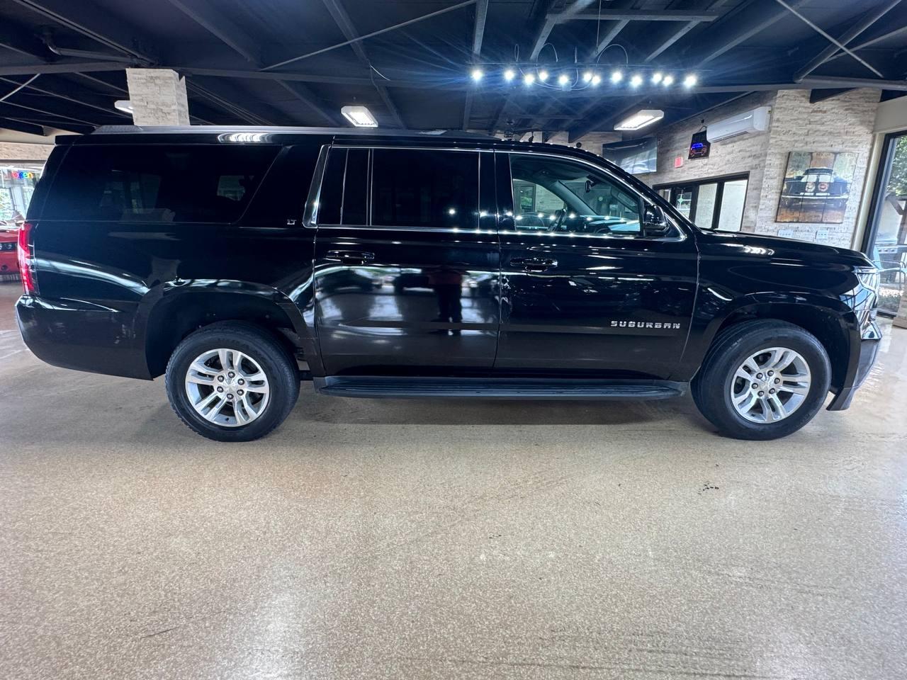 Chevrolet Suburban 2WD 4dr 1500 LT 2019