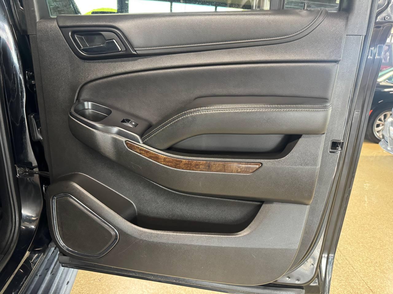 Chevrolet Suburban 2WD 4dr 1500 LT 2019