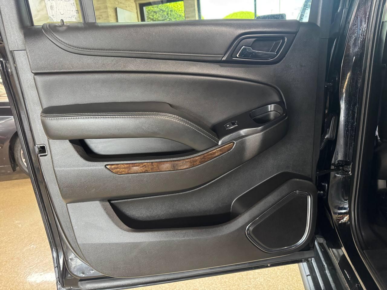 Chevrolet Suburban 2WD 4dr 1500 LT 2019