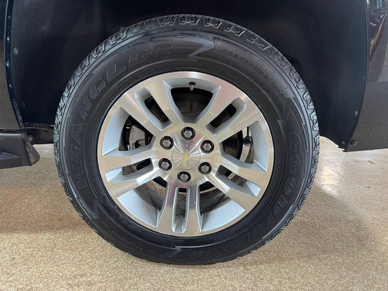 Chevrolet Suburban 2WD 4dr 1500 LT 2019