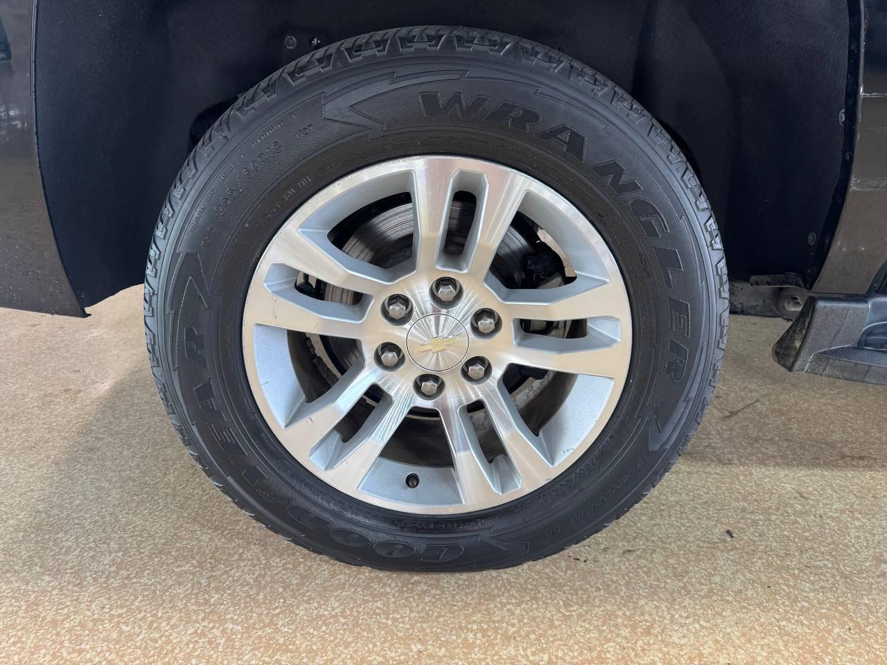 Chevrolet Suburban 2WD 4dr 1500 LT 2019