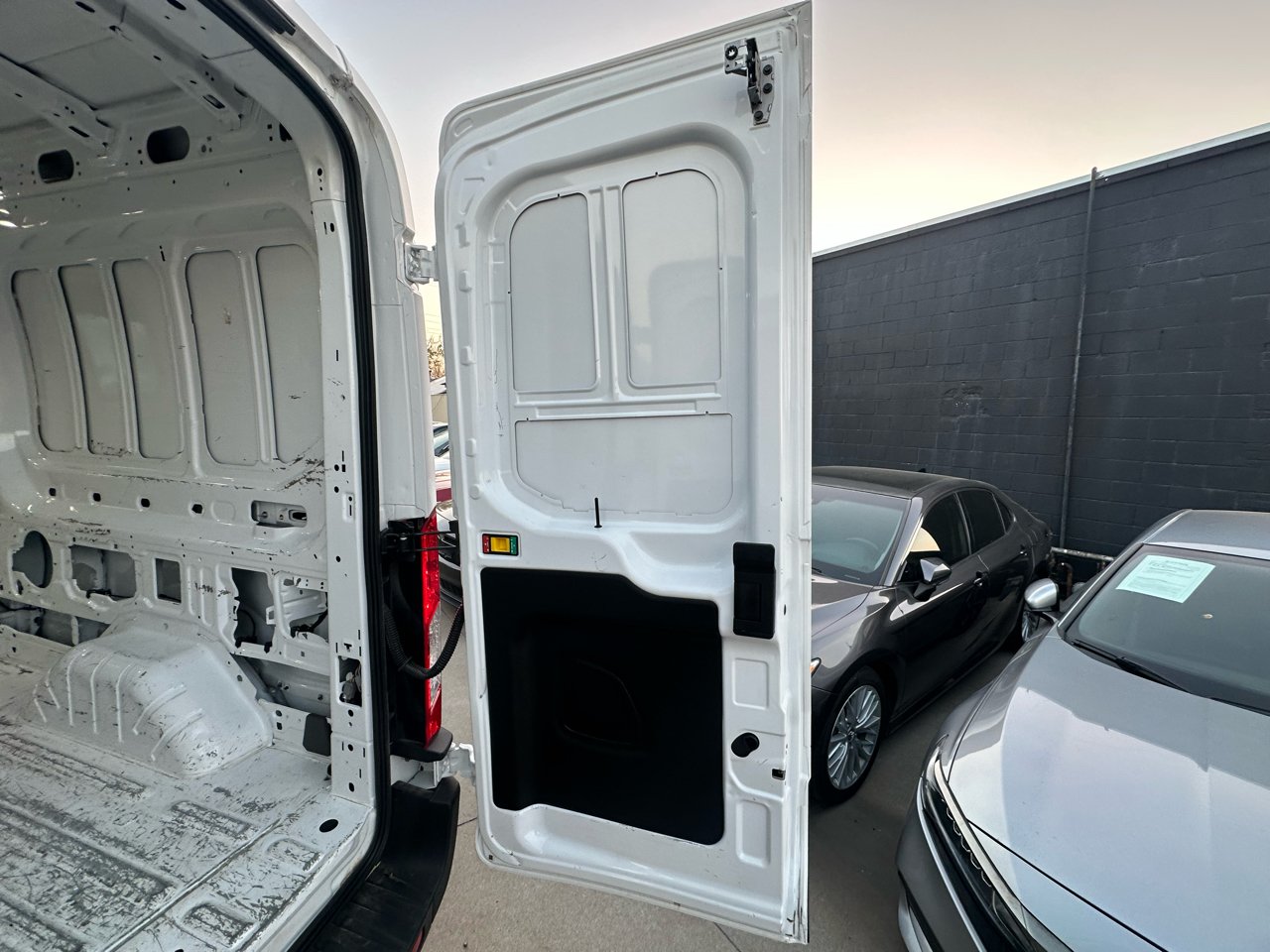 Ford Transit Cargo Van T-250 130" Med Rf 9070 GVWR AWD 2023