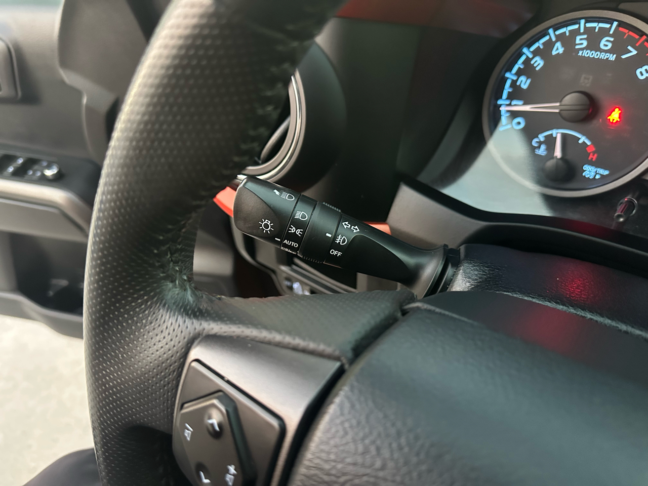 Toyota Tacoma SR Double Cab 5' Bed V6 4x4 AT (Natl) 2018