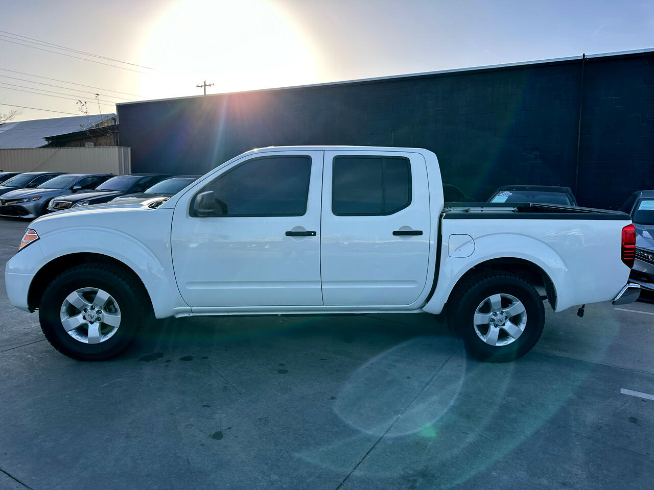 Nissan Frontier 2WD Crew Cab SWB Auto SV 2013
