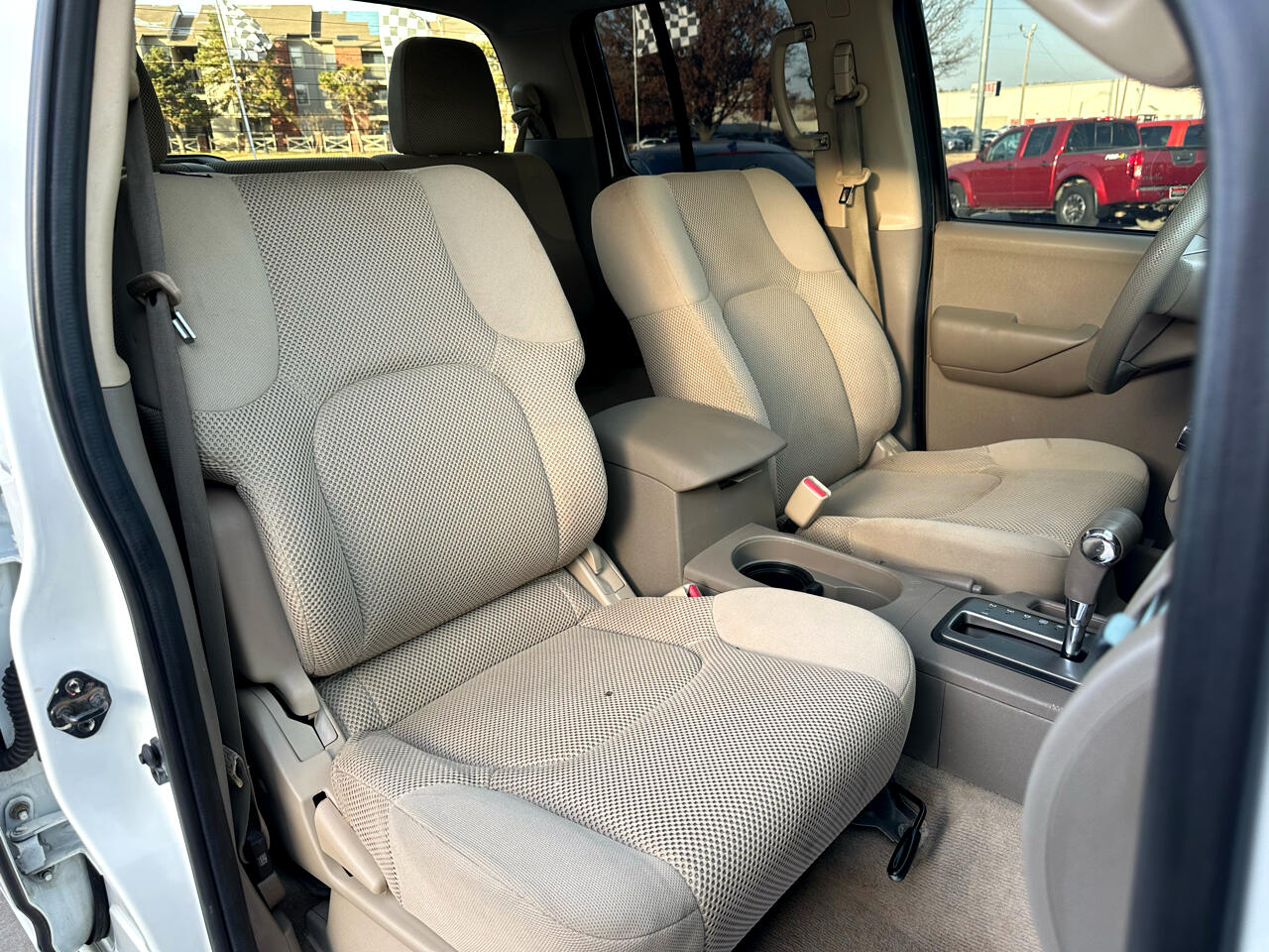 Nissan Frontier 2WD Crew Cab SWB Auto SV 2013