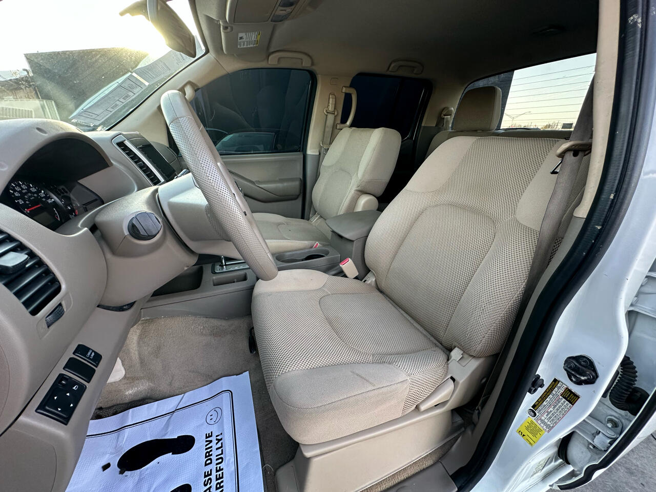 Nissan Frontier 2WD Crew Cab SWB Auto SV 2013