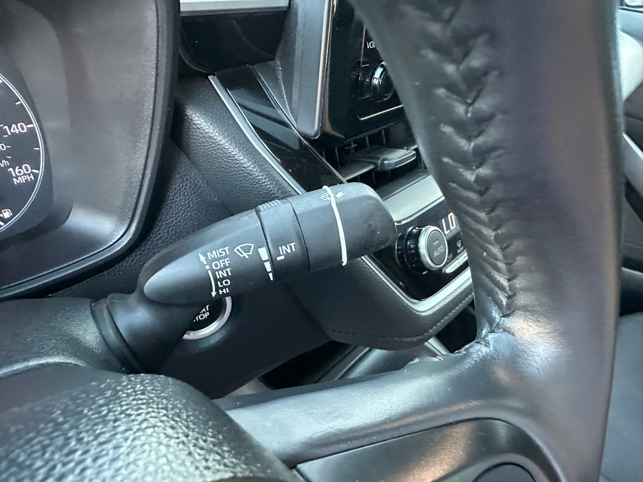 Toyota Corolla SE CVT (Natl) 2024