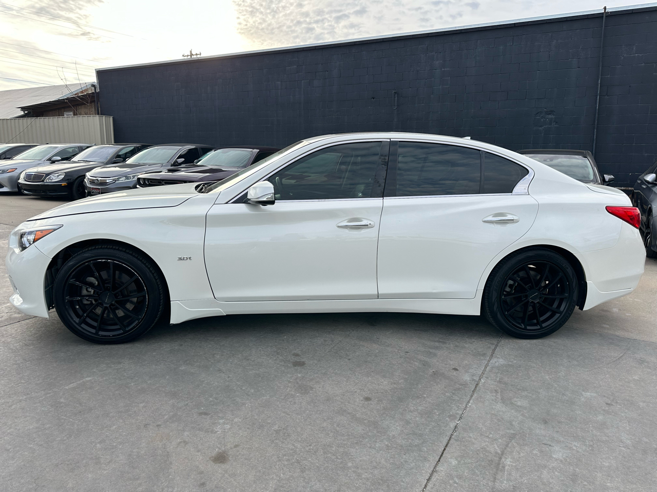 Infiniti Q50 4dr Sdn 2.0t Premium RWD 2016