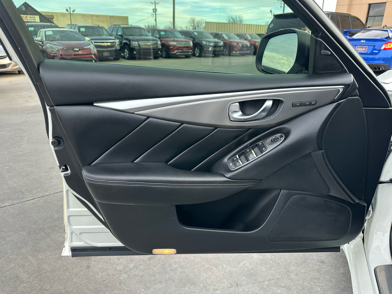 Infiniti Q50 4dr Sdn 2.0t Premium RWD 2016