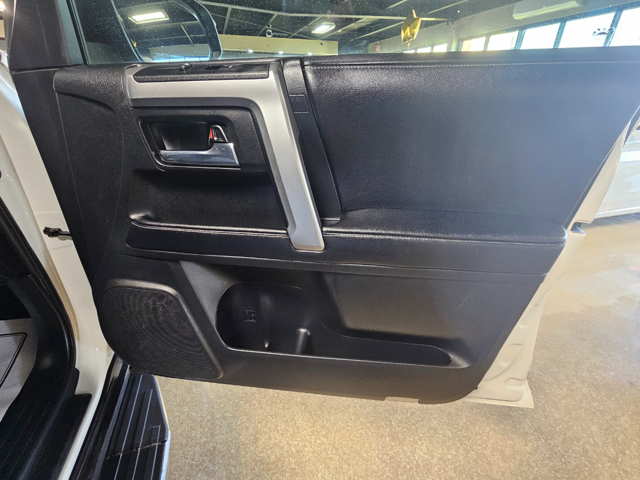 Toyota 4Runner RWD 4dr V6 SR5 (Natl) 2016