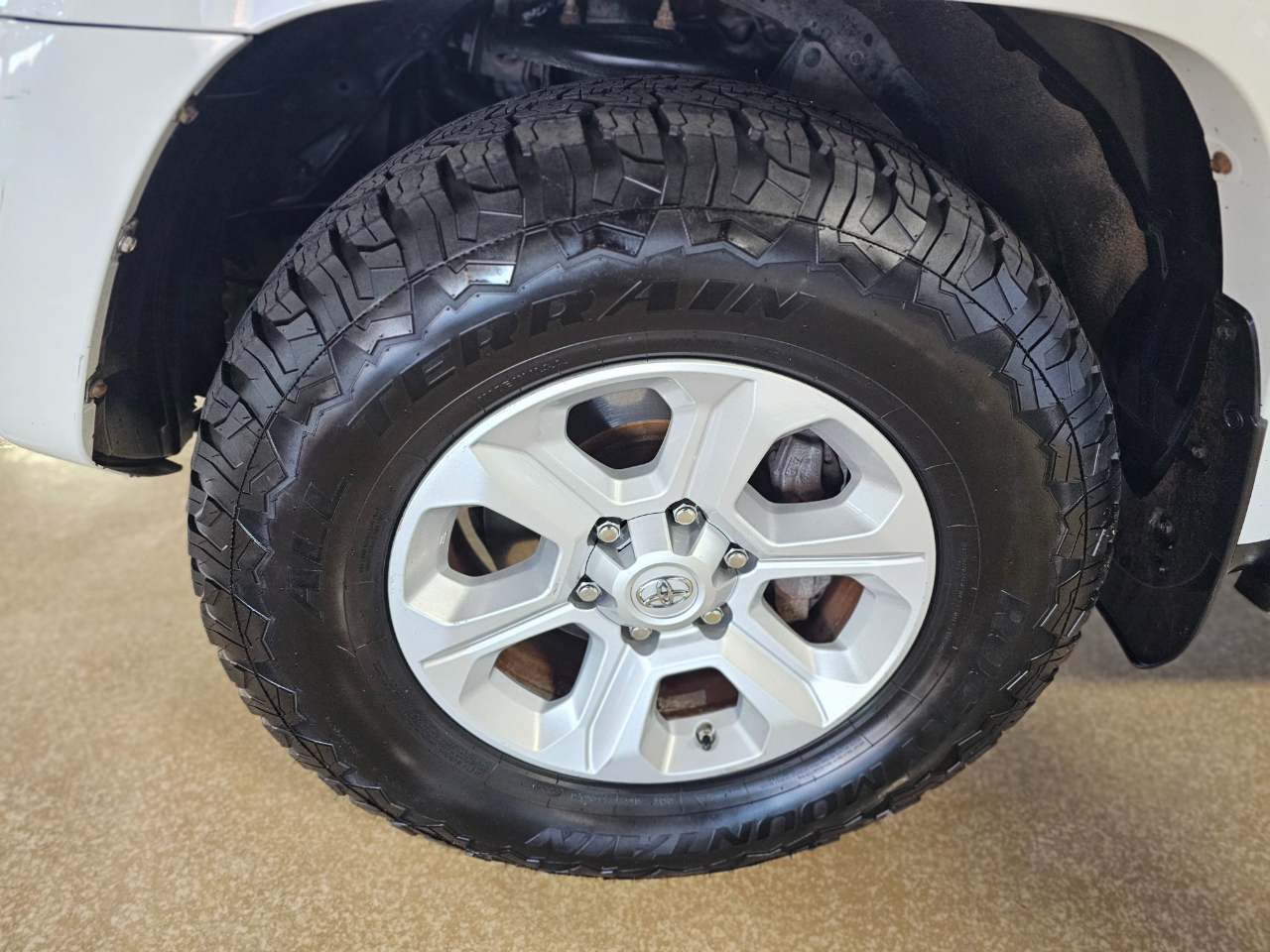 Toyota 4Runner RWD 4dr V6 SR5 (Natl) 2016