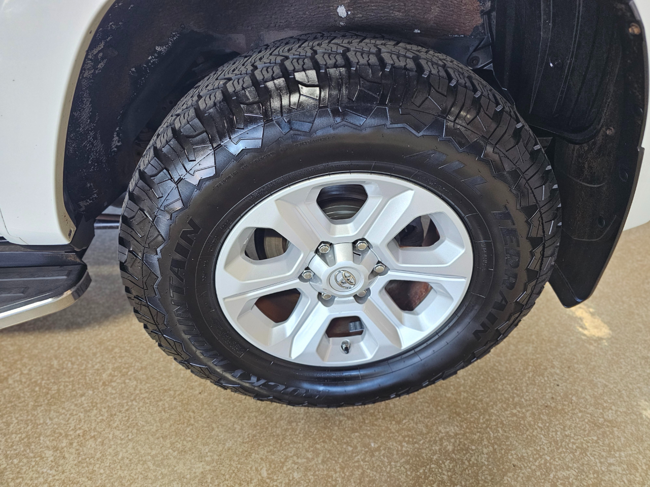 Toyota 4Runner RWD 4dr V6 SR5 (Natl) 2016