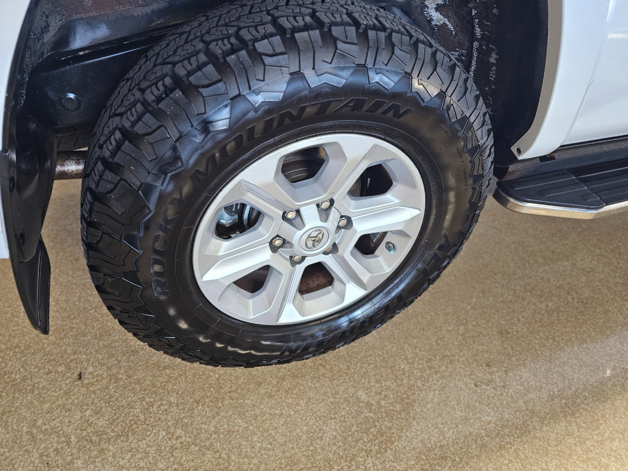 Toyota 4Runner RWD 4dr V6 SR5 (Natl) 2016