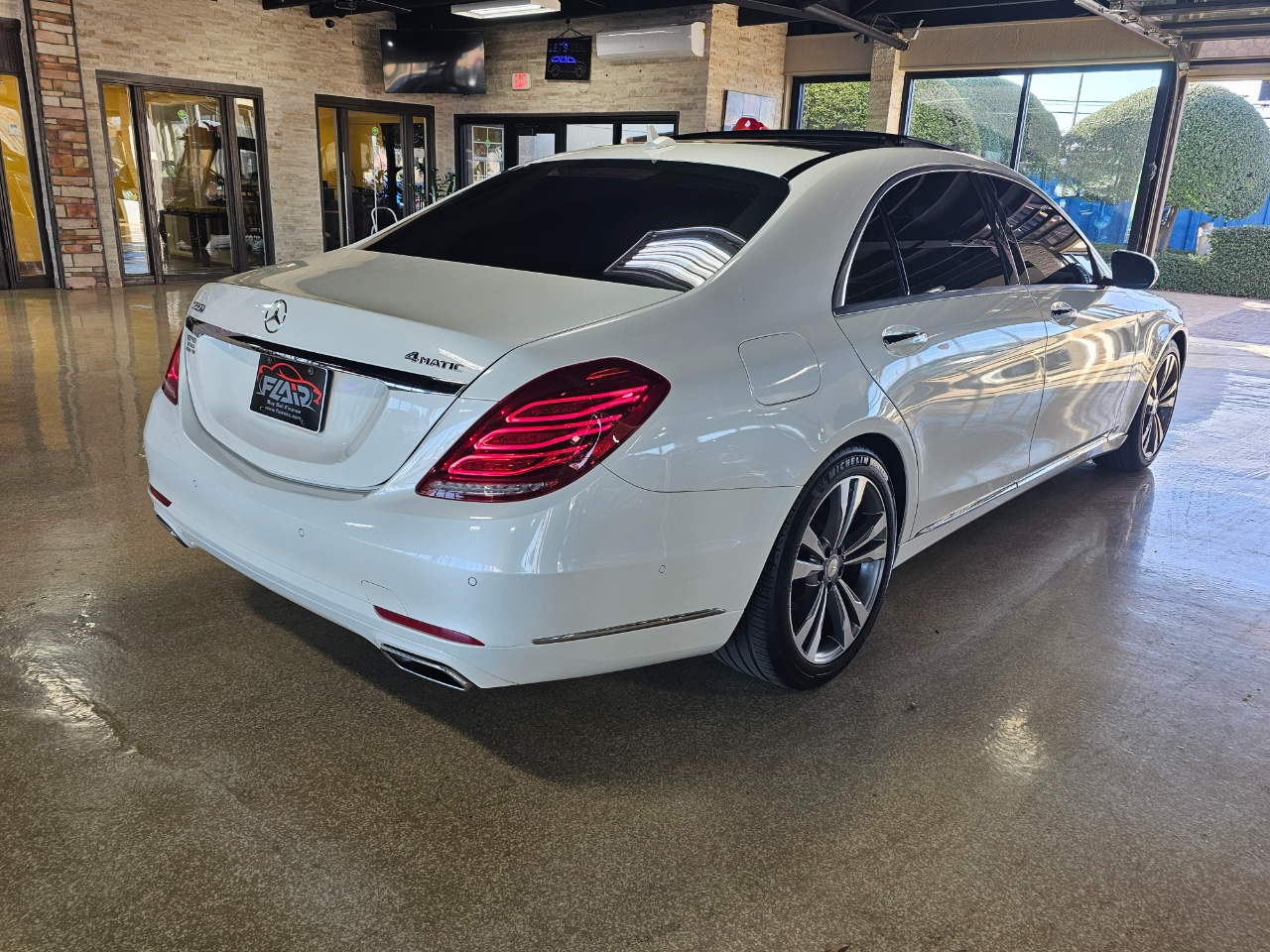 Mercedes-Benz S-Class 4dr Sdn S 550 4MATIC 2015
