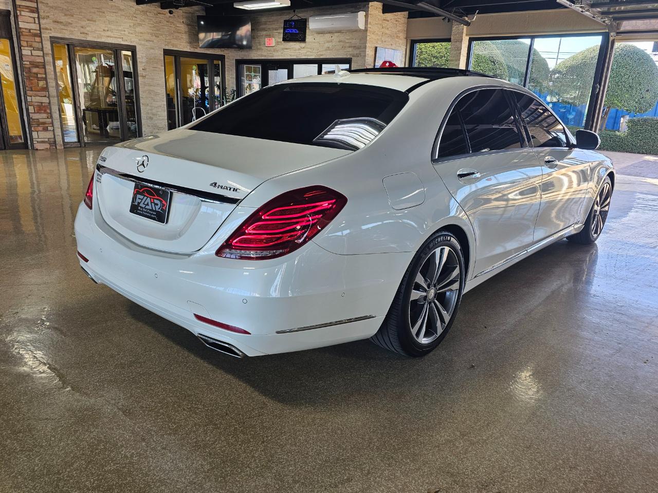 Mercedes-Benz S-Class 4dr Sdn S 550 4MATIC 2015