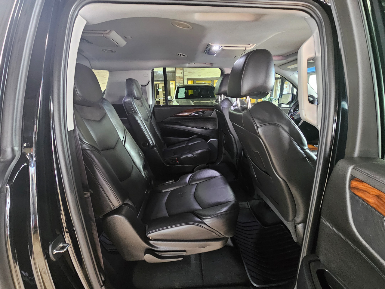 Cadillac Escalade ESV 4WD 4dr Premium 2015