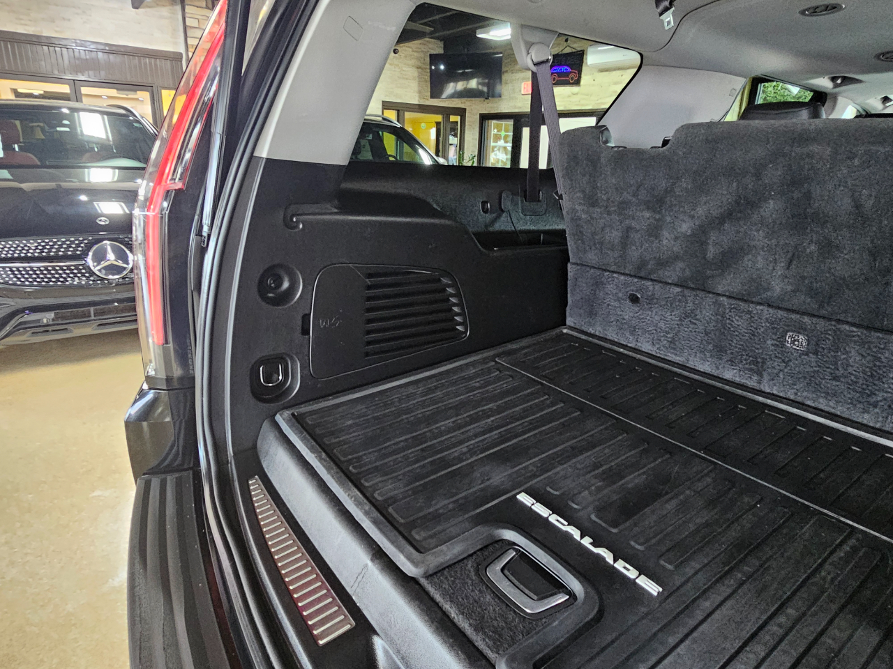 Cadillac Escalade ESV 4WD 4dr Premium 2015