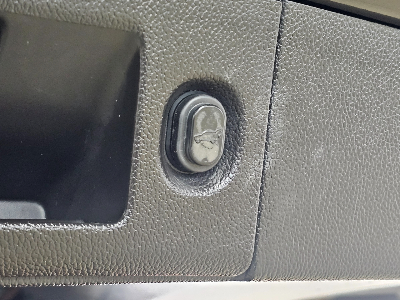 Cadillac Escalade ESV 4WD 4dr Premium 2015