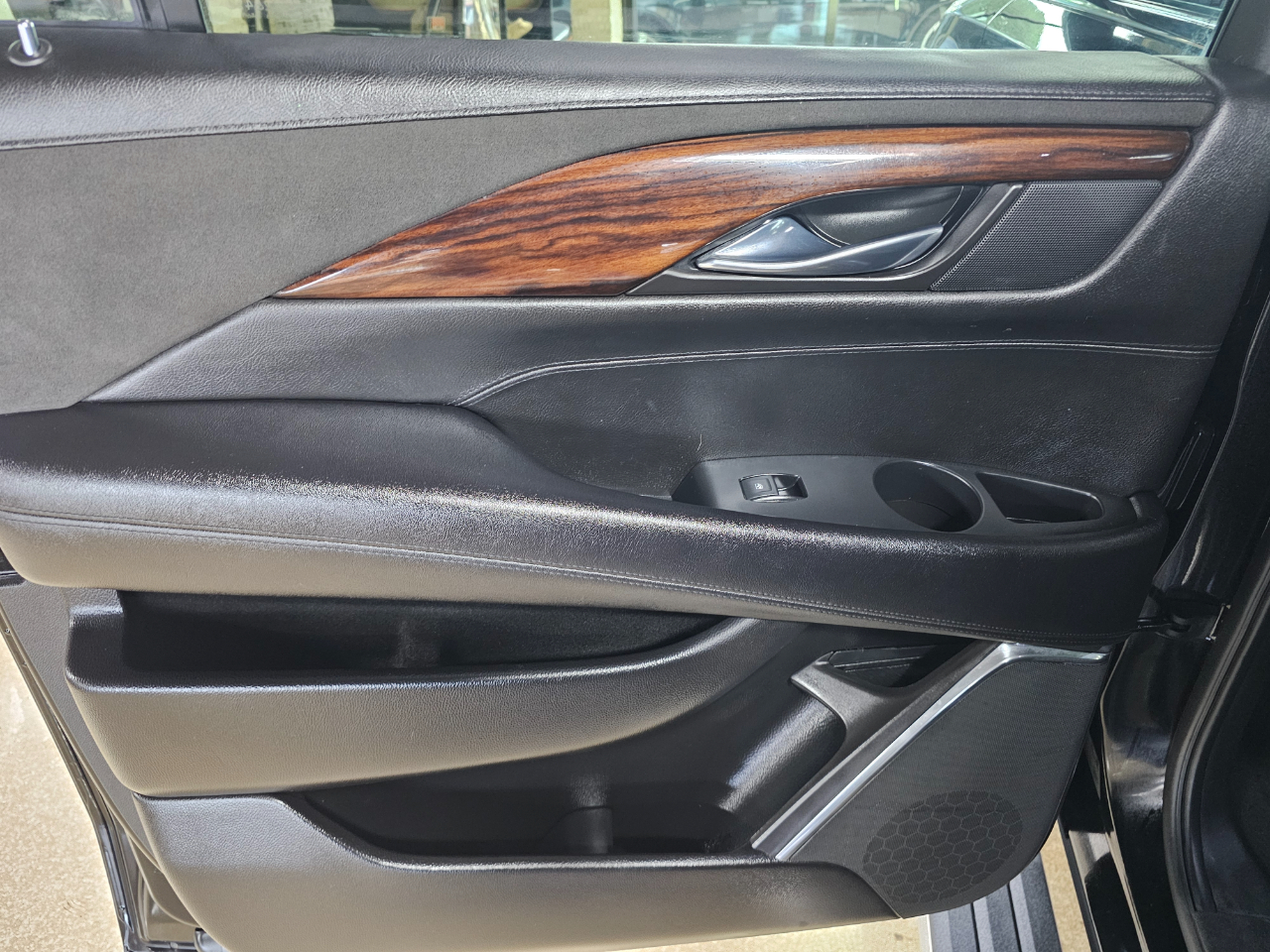 Cadillac Escalade ESV 4WD 4dr Premium 2015