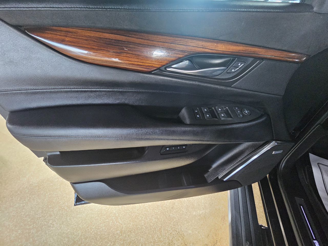 Cadillac Escalade ESV 4WD 4dr Premium 2015