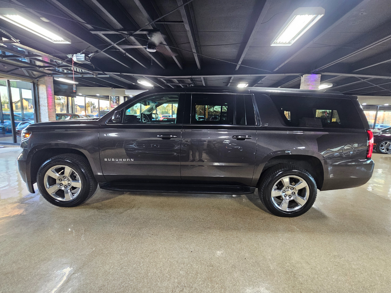 Chevrolet Suburban 2WD 4dr 1500 LT 2018