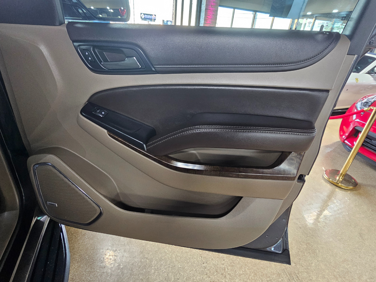 Chevrolet Suburban 2WD 4dr 1500 LT 2018