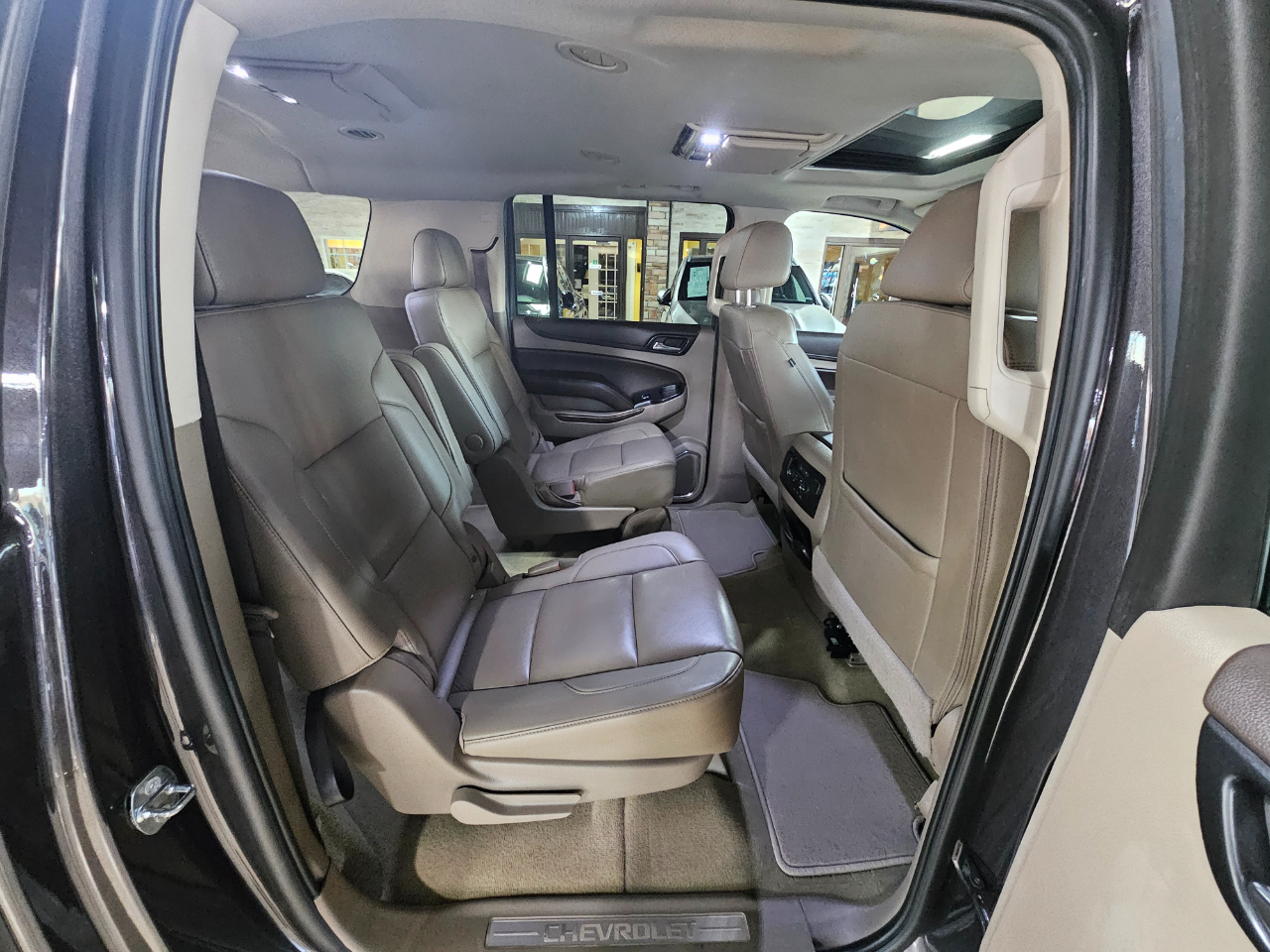 Chevrolet Suburban 2WD 4dr 1500 LT 2018