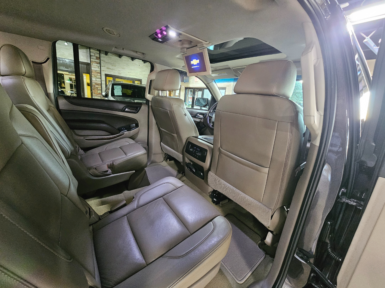 Chevrolet Suburban 2WD 4dr 1500 LT 2018