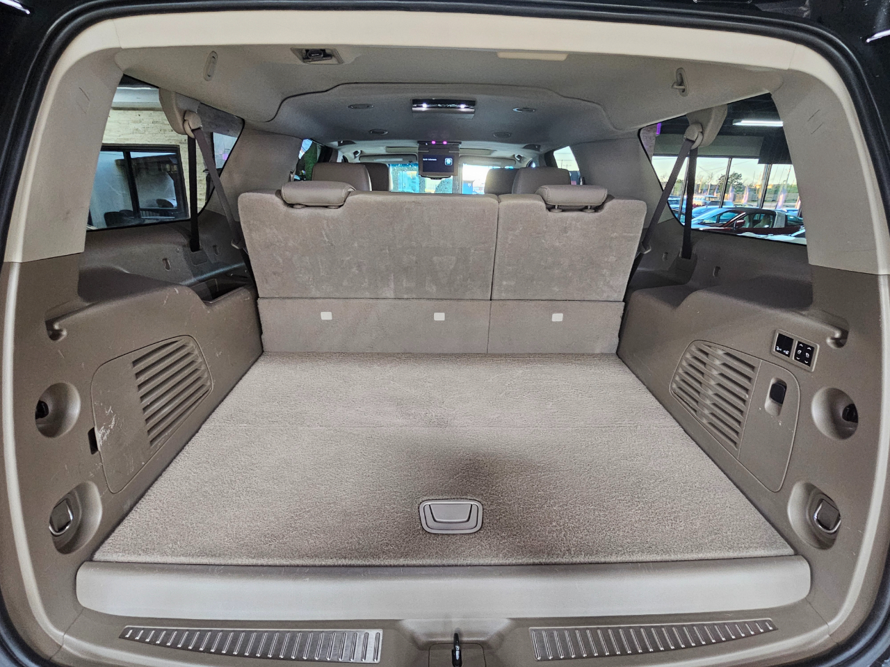 Chevrolet Suburban 2WD 4dr 1500 LT 2018